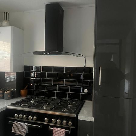 Queenomega'S Home Stay Лондон Экстерьер фото