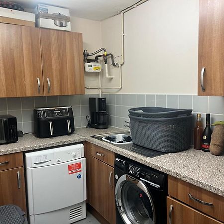 Queenomega'S Home Stay Лондон Экстерьер фото