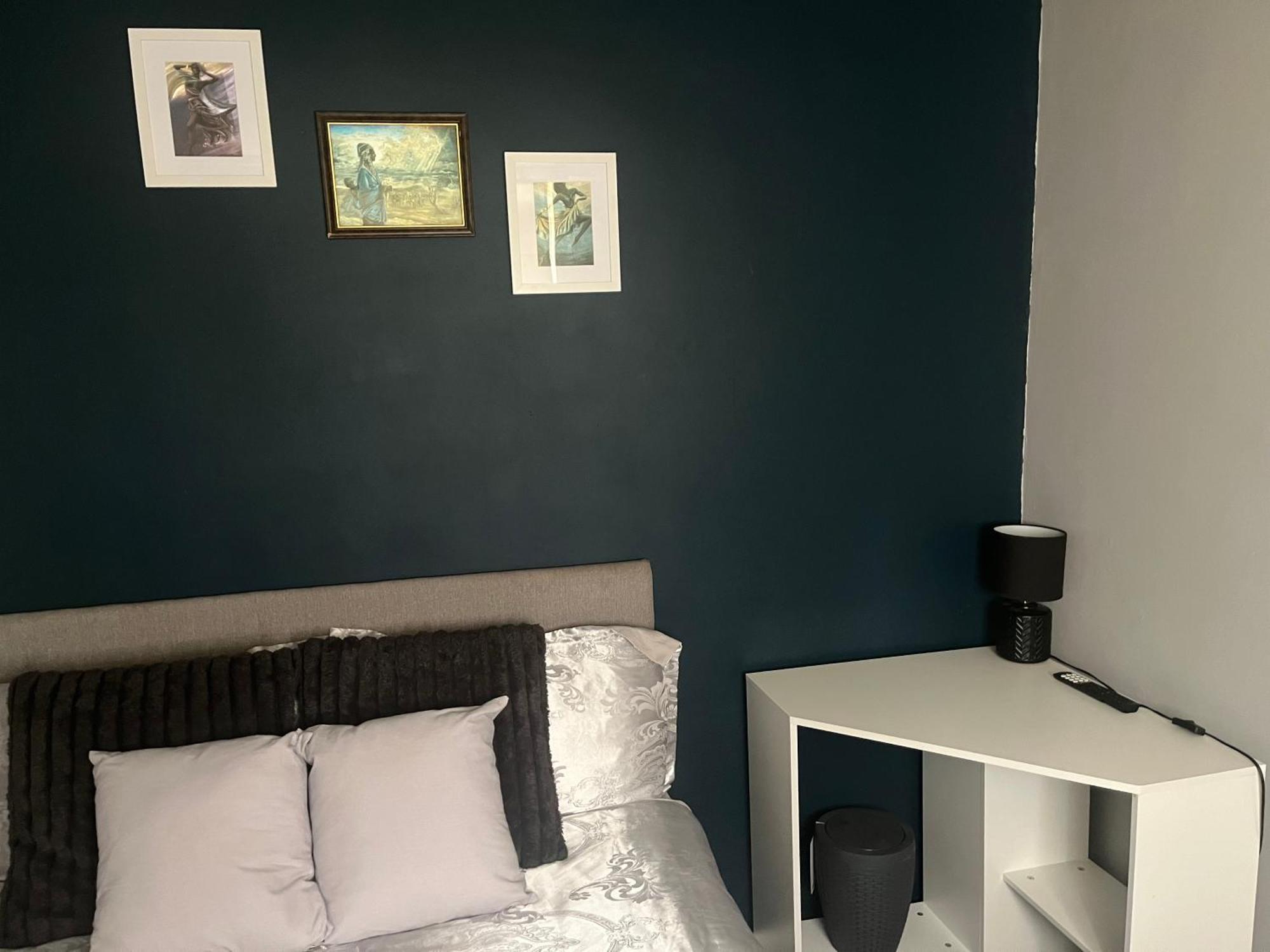 Queenomega'S Home Stay Лондон Экстерьер фото